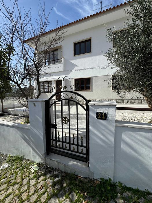 Quarto sem caução 260€ Caneças 20 min Lisboa (Campo Pequeno)