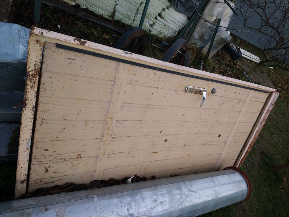 металеві двері( 1Х2м)