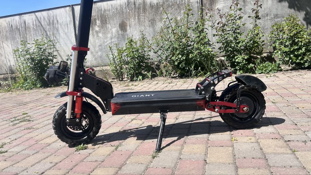 Електро самокат Giant m11