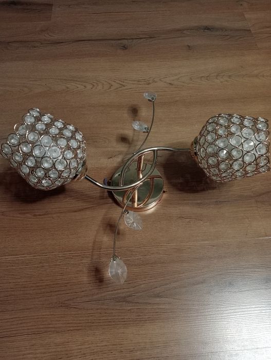 Продам люстру с лампочками