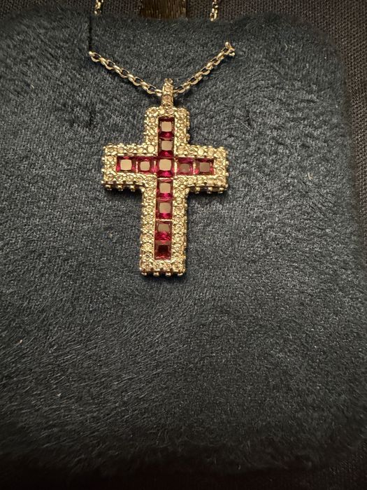 Naszyjnik ściągany krzyżyk malinowy APM Monaco