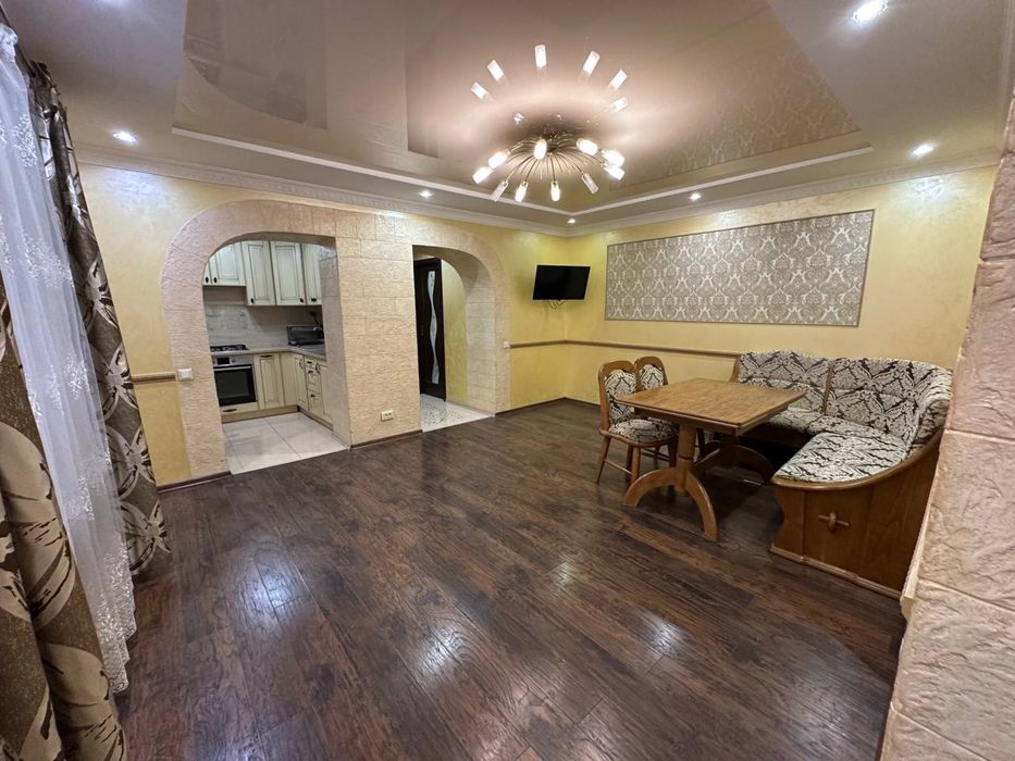 Продаж 2 кімнатної квартири на вул. Лисенка (ближній центр)