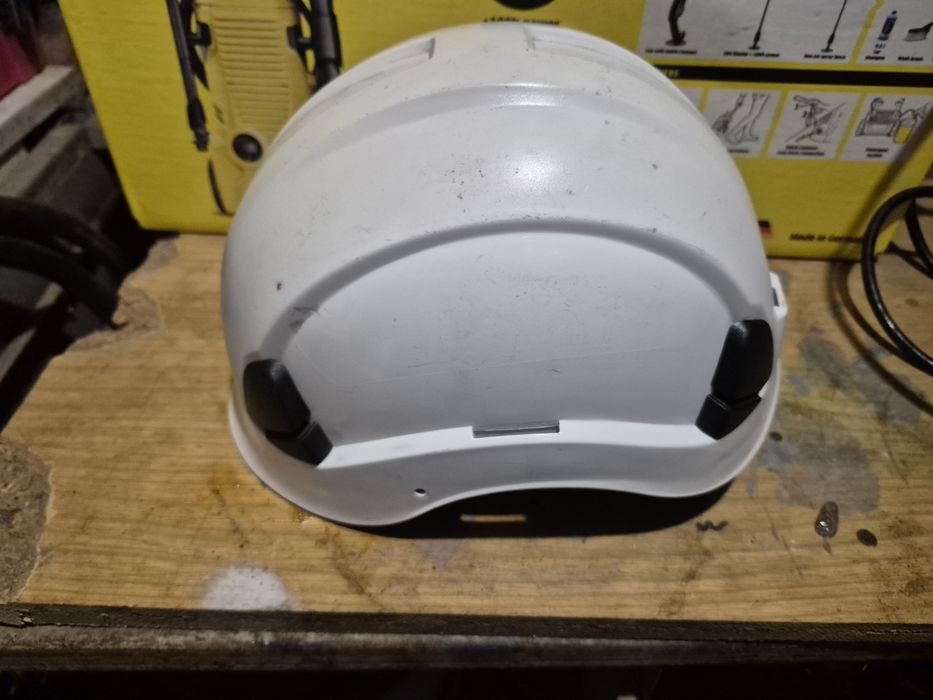 Каска будівельна