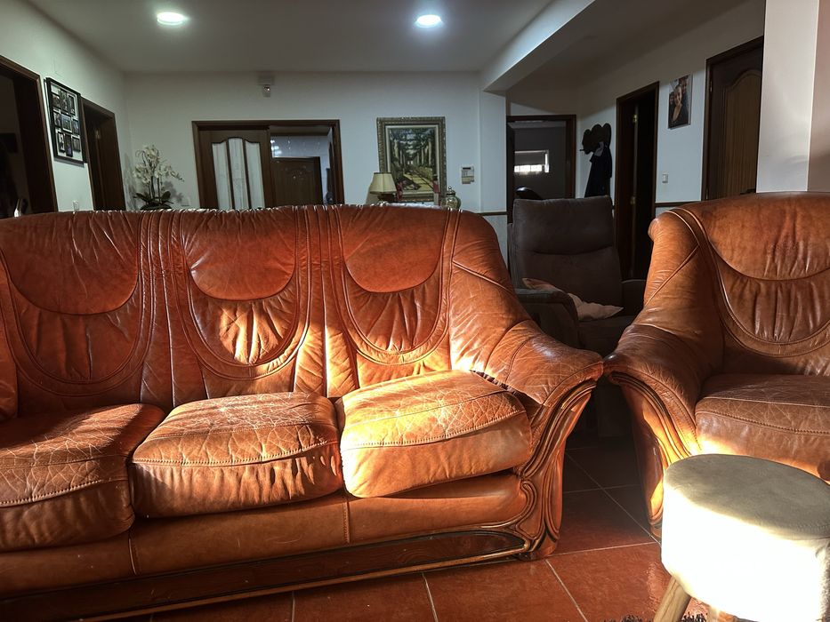 Sofás em pele em ótimo estado!