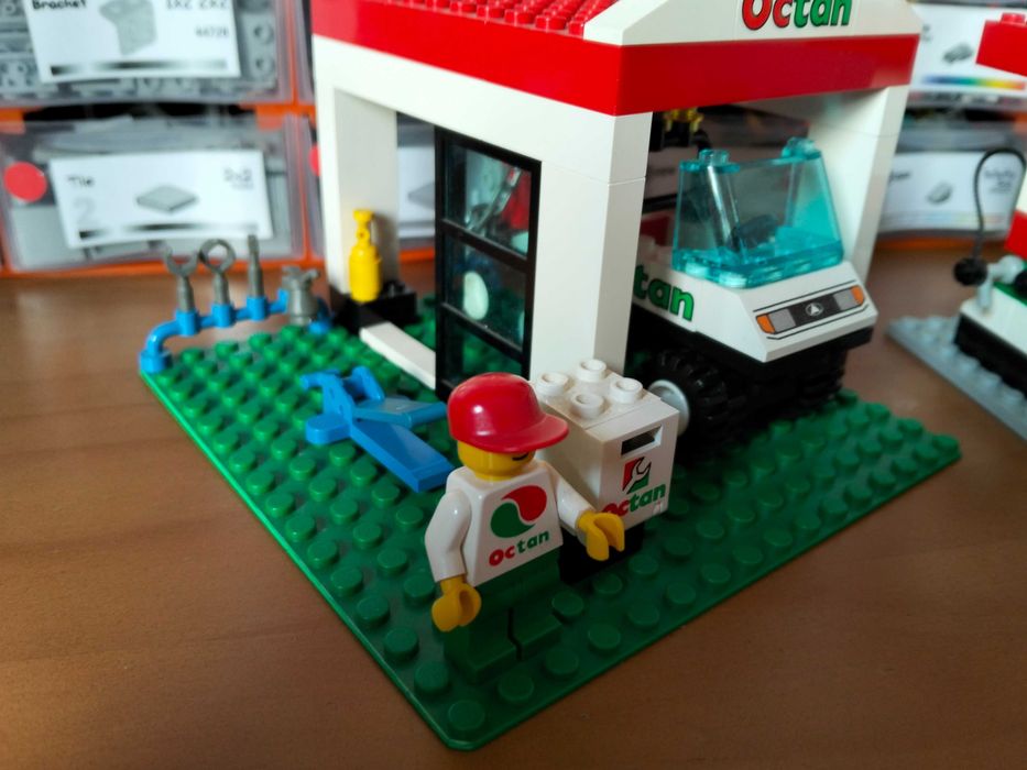 Lego Town 658 Octan Gas Station