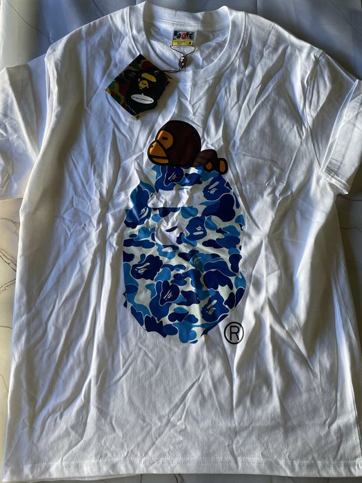 Tshirt branca e azul da Bape