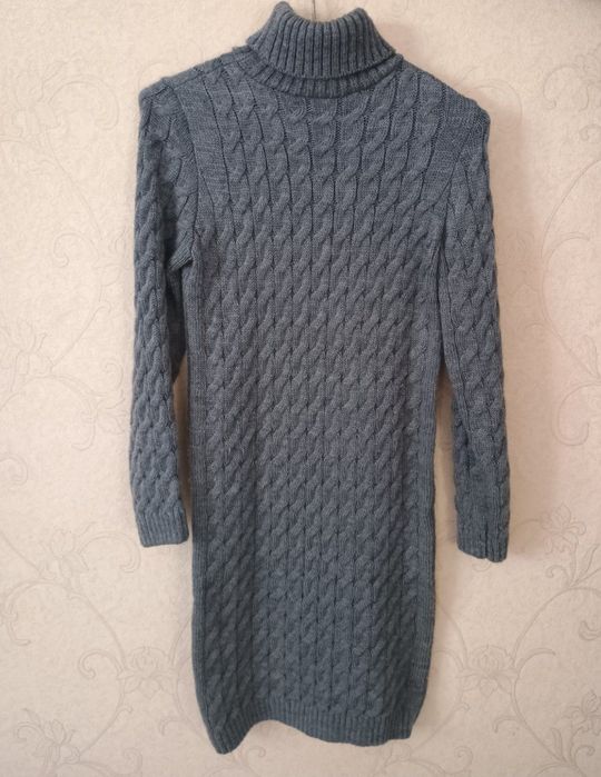 Сукня жіноча в'язана