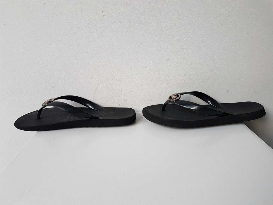 Czarne klapki japonki Michael Kors srebrne logo rozmiar 35 - 23cm