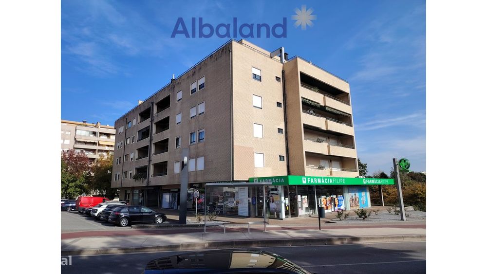 Loja Comercial na Cidade de Barcelos - (Junto à Farmácia Filipe)