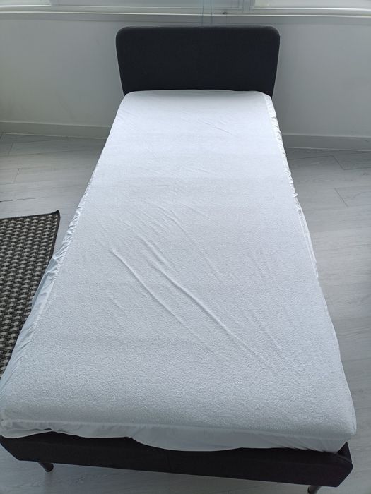 Cama de solteiro e colchão IKEA