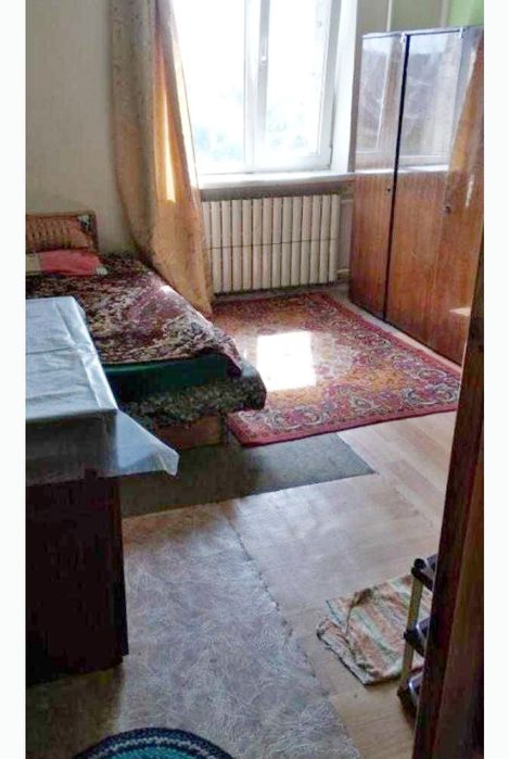 Гостинка, первый дом метро Малышева