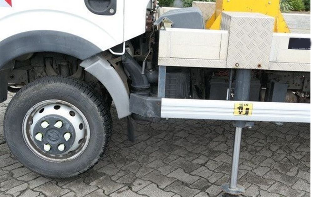 Żuraw MOBLINY samojezdny dekarski DŹWIG budowlany Nissan 32.12 4x2