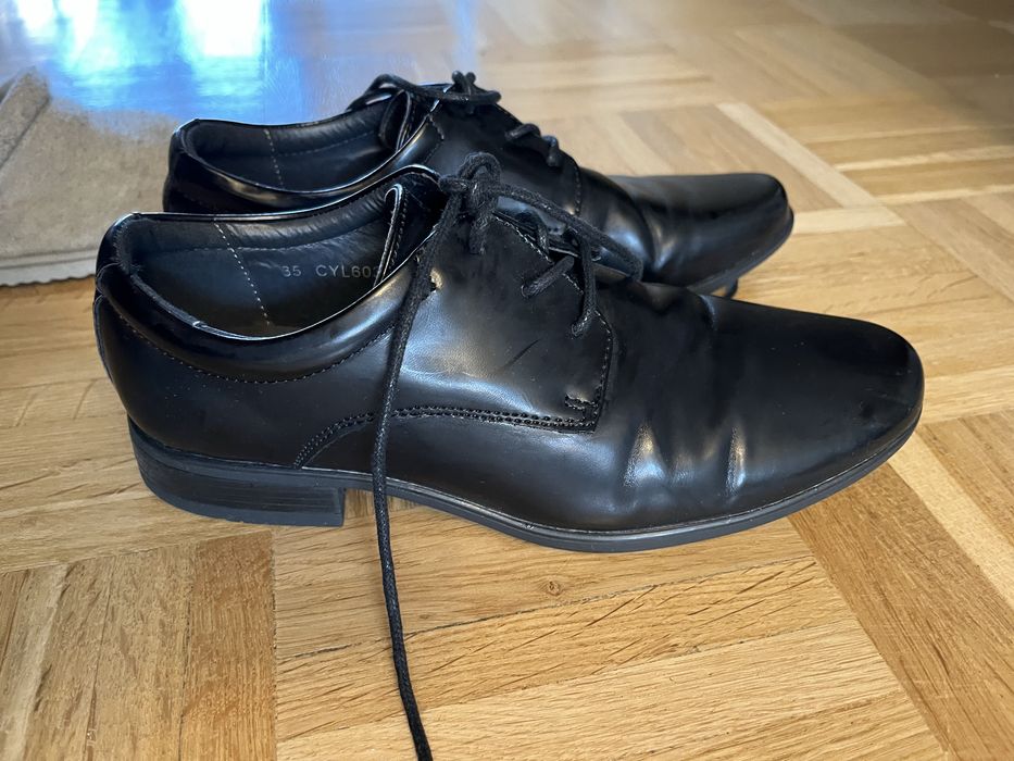 Buty pantofle chłopięce r. 35