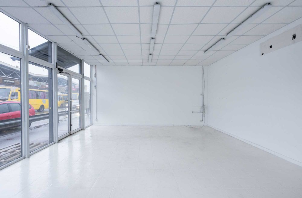 Фасадне приміщення МЕТРО ЛІСОВА. БАZАR. МАЯк