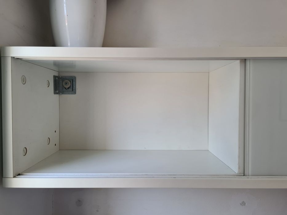 Szafka wisząca / witrynka IKEA Osthamra