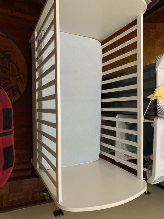 Berço de madeira  branco para bebé49