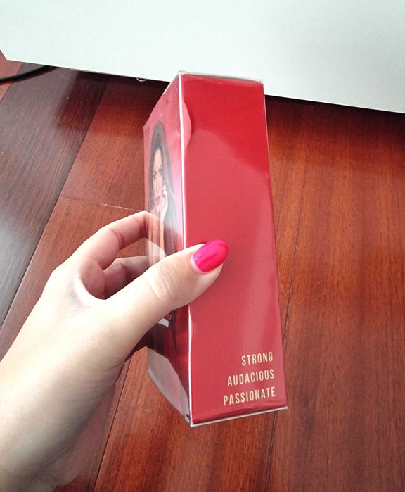 Perfume Rojo Shakira