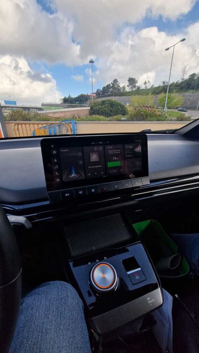 MG4 versão LUXURY tracção traseira com 204 cv, bateria 64 KW e 430 km de autonomia em ciclo WLTP
