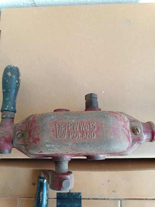 Ferro de soldar a petróleo e berbequim antigos