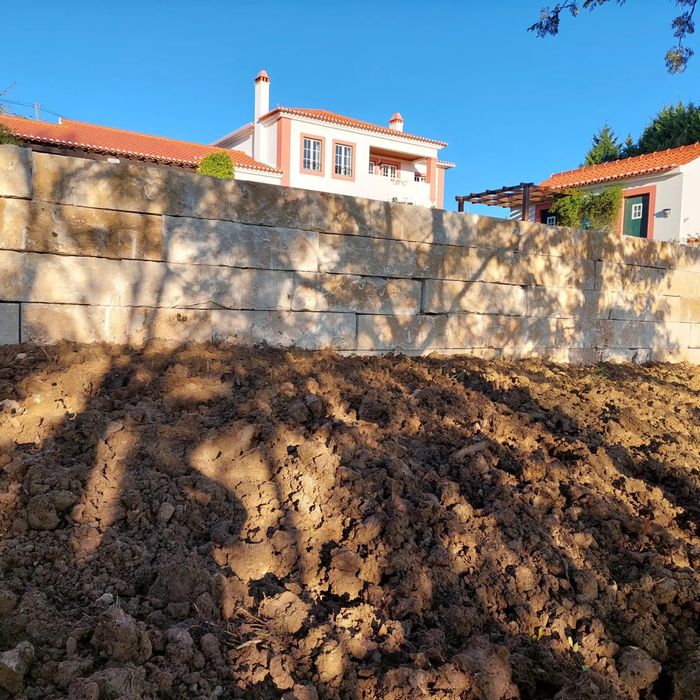 Calcadas e  muros pedra