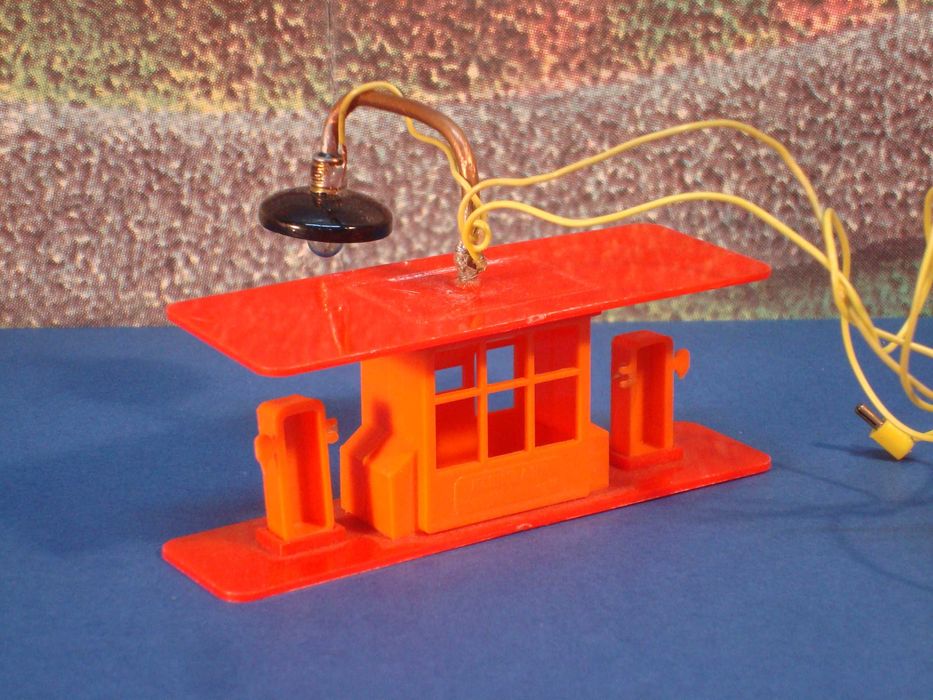 Kleinbahn H0 - Refueling Station with Lighting / Used Item64737768030339121