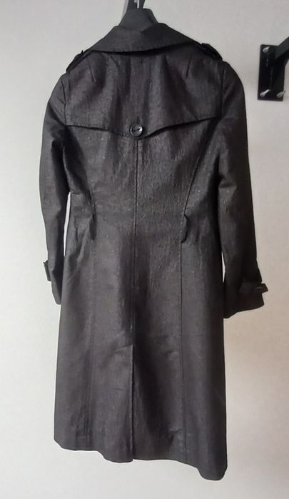 Czarny płaszcz Monton r.36, taliowany