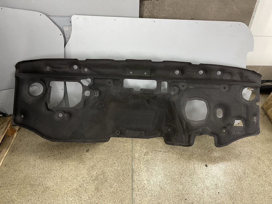 Шумоізоляція за двигуном шумка Mercedes Sprinter W907