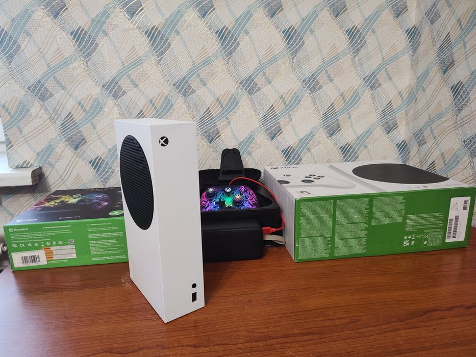 Xbox series S 1,5Tb +геймпад(с коробками комплектаций)(512gb+карта расширения 1tb(quick resume s/x))геймпад PowerA Fusion Pro Lumectra Wireless(+кейс)