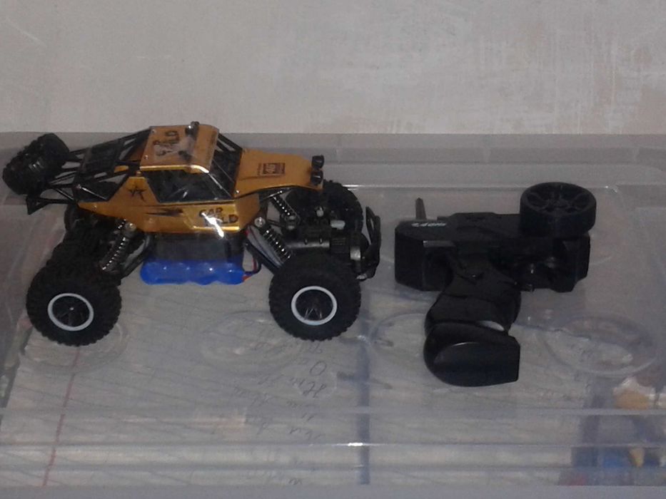 Машинка внедорожник на радиоуправлении б\у