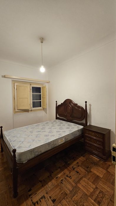 T2 dentro das muralhas às Portas de Avis