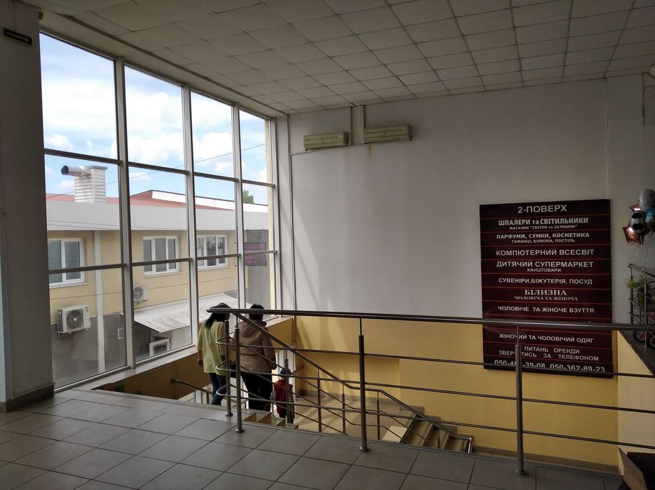 Яворів. Оренда приміщення в ТЦ АТБ. 37м, 18м. Вигідно, власник. 2 пов.