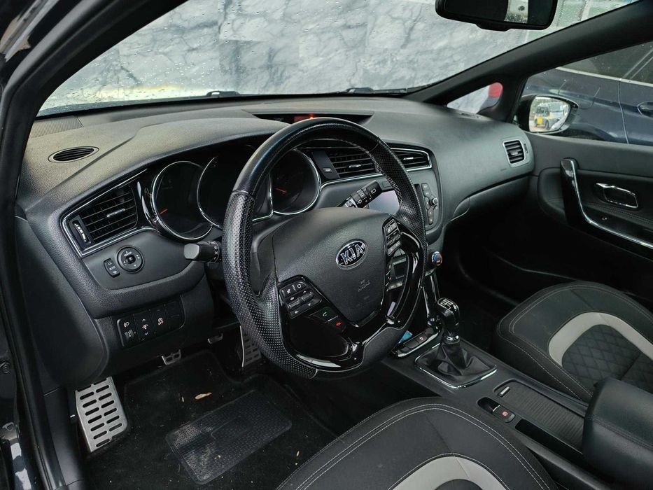 Kia Ceed SW GT Line 1.6 CRDi – Muito Estimada, 2 Chaves