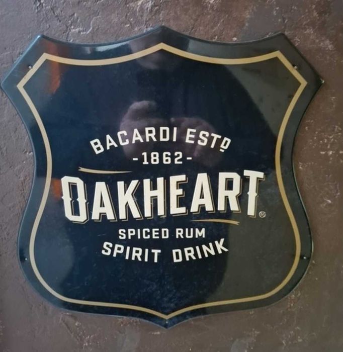 Металевий знак Bacardi Oakheart
