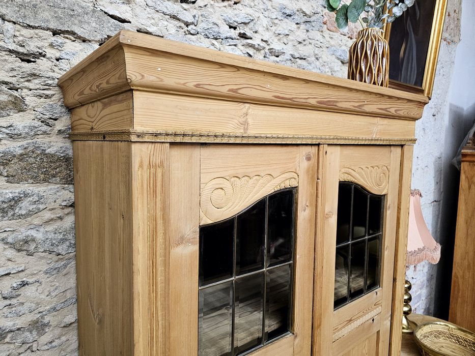 Secesyjna bieliźniarka / szafa/komoda – fazowane szyb