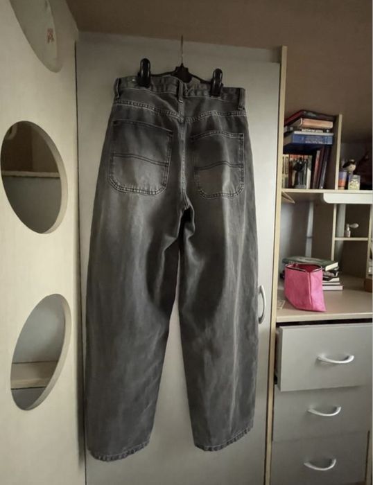джинси Bershka.