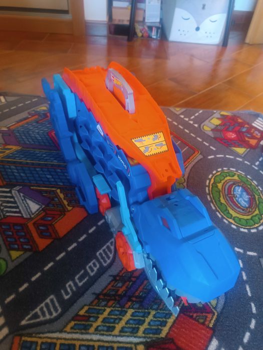 Camião T-Rex Hot Wheels