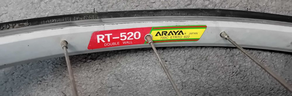 Komplet kół rowerowych 700C , piasty Campagnolo,obręcze Araya.