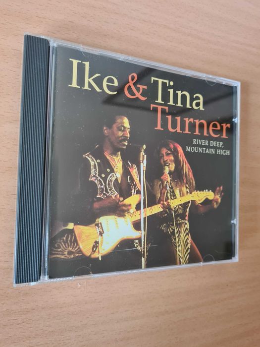 CD audio com o álbum "River Deep, Mountain High" de Ike & Tina Turner