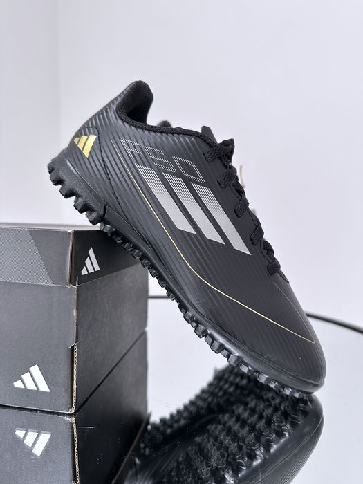 Крутые популярные сороконожки копочки бампы Adidas F50 34р