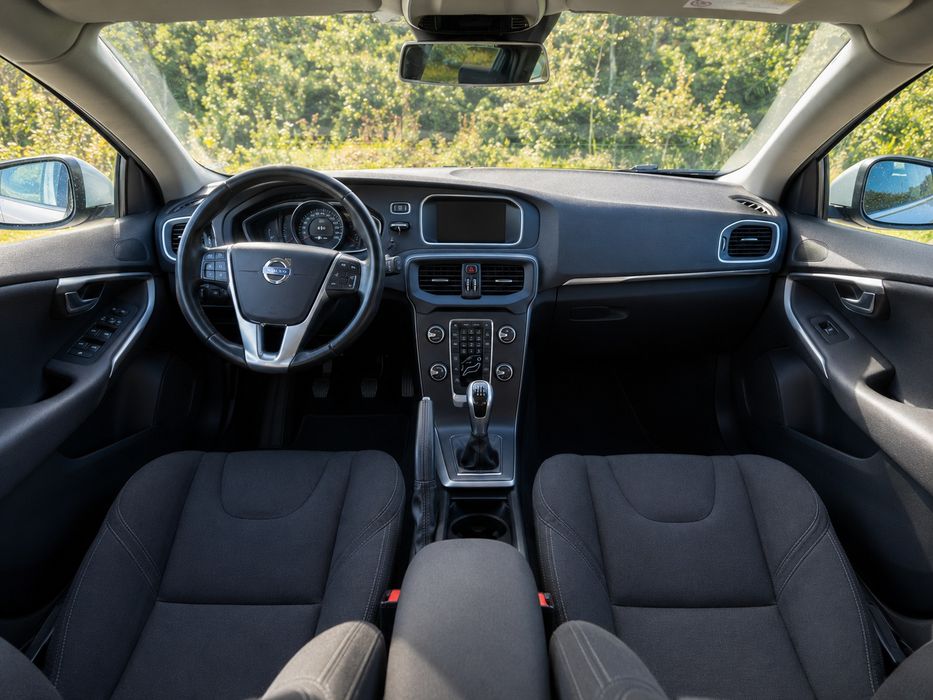 Volvo V40 2.0 D2 Momentum 2016 - Poucos kms
