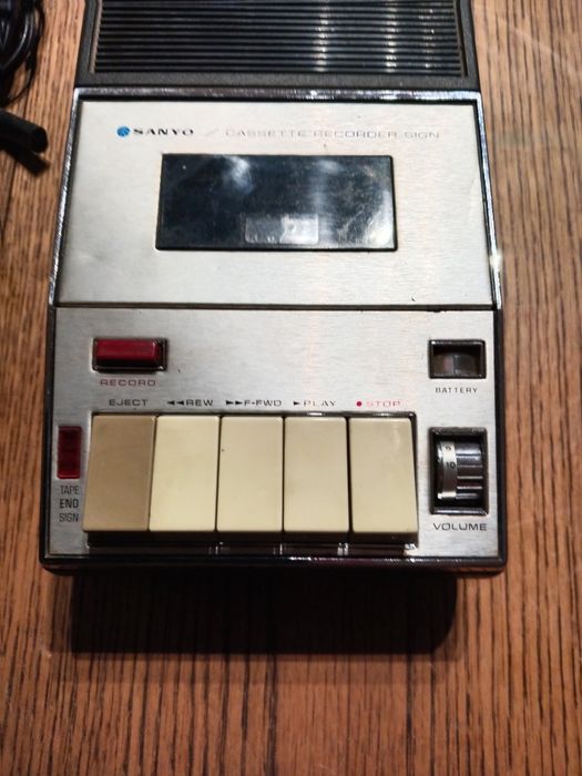 Kolekcjonerski magnetofon SANYO