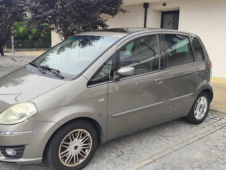 Carro Lancia musa caixa automática