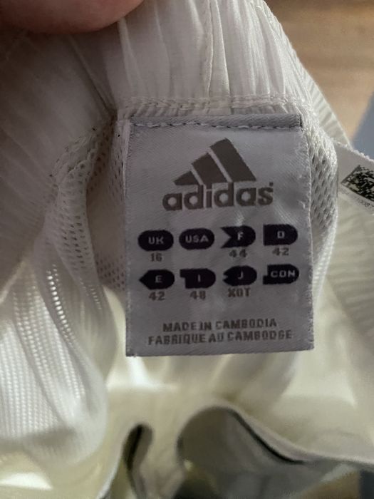 białe spodnie sportowe dresy adidas