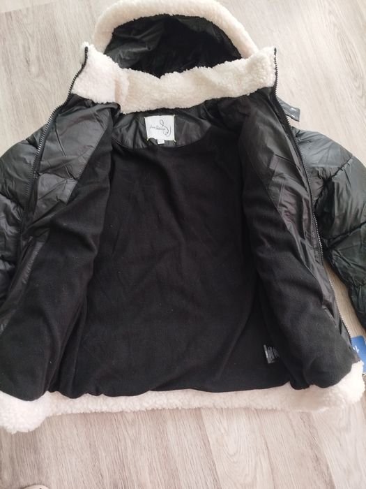 Нова курточка для дівчинки