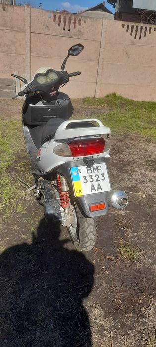 Продам скутер YIBEN