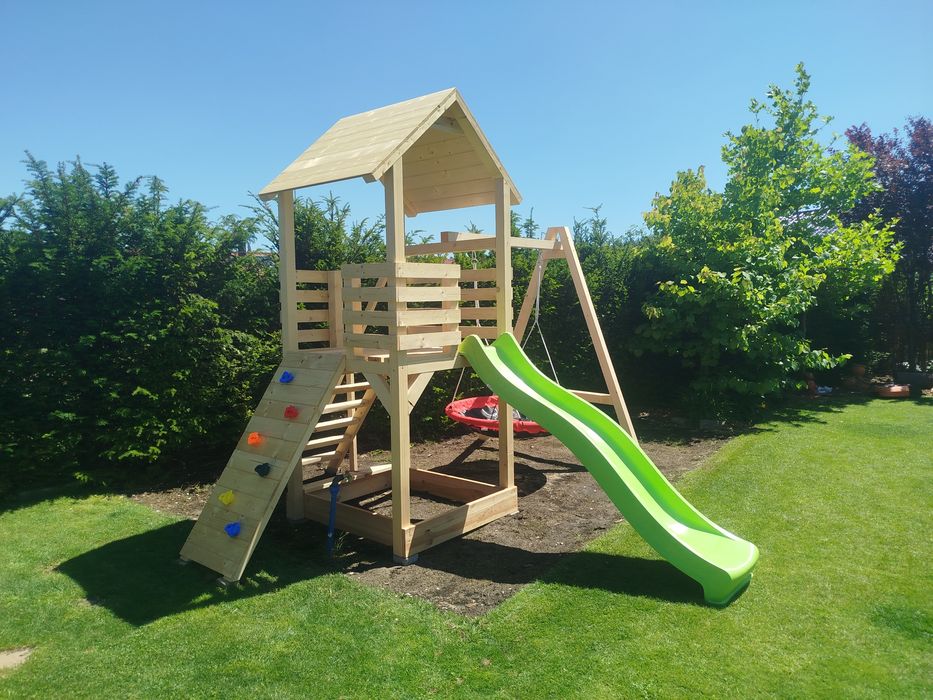 Drewniany plac zabaw