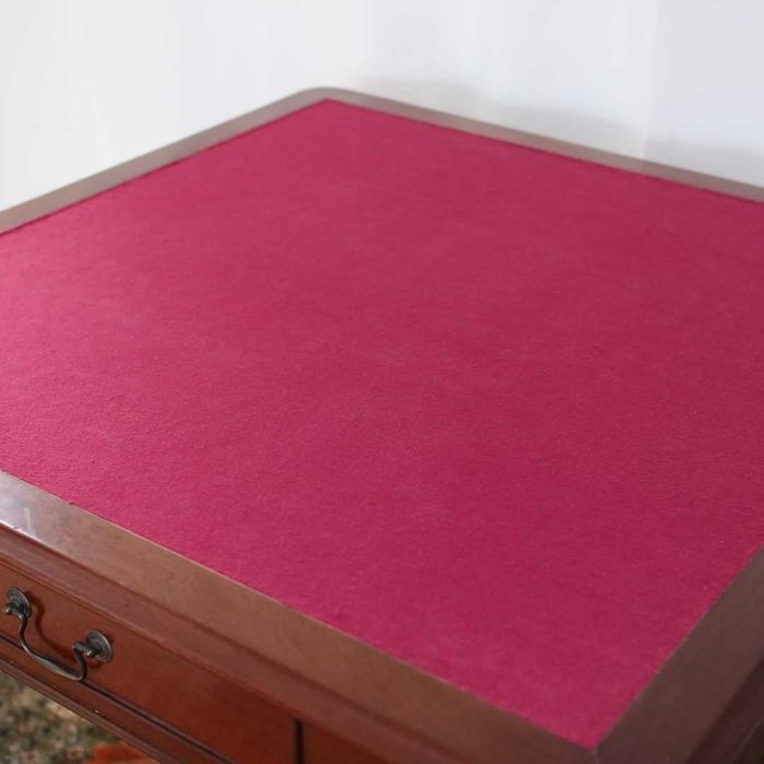 Mesa de jogo vintage em madeira maciça com gaveta