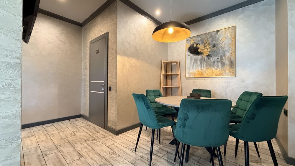 ПРОДАЖ  в самому центрі міста  (бульвар Шевченка, 8)