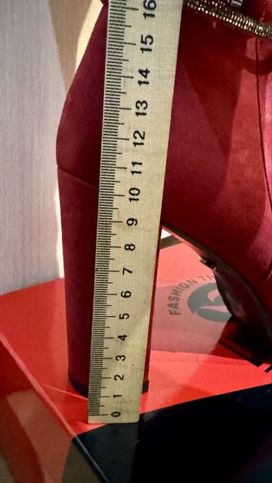 Зимові жіночі чоботи