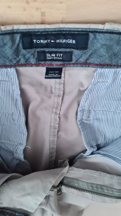 Spodnie chinosy męskie tommy hilfiger.